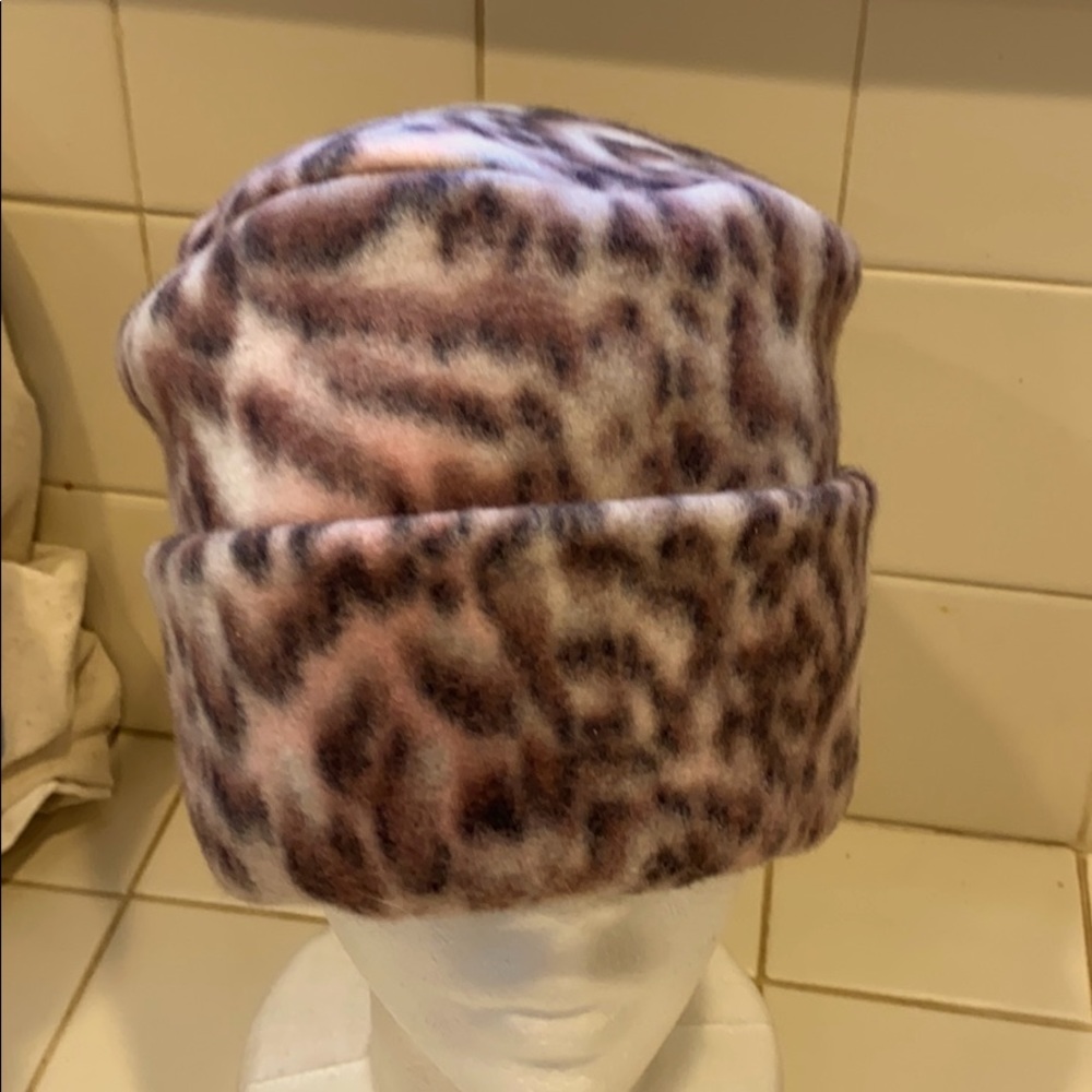 V! Brown animal print color Winter tound hat like new